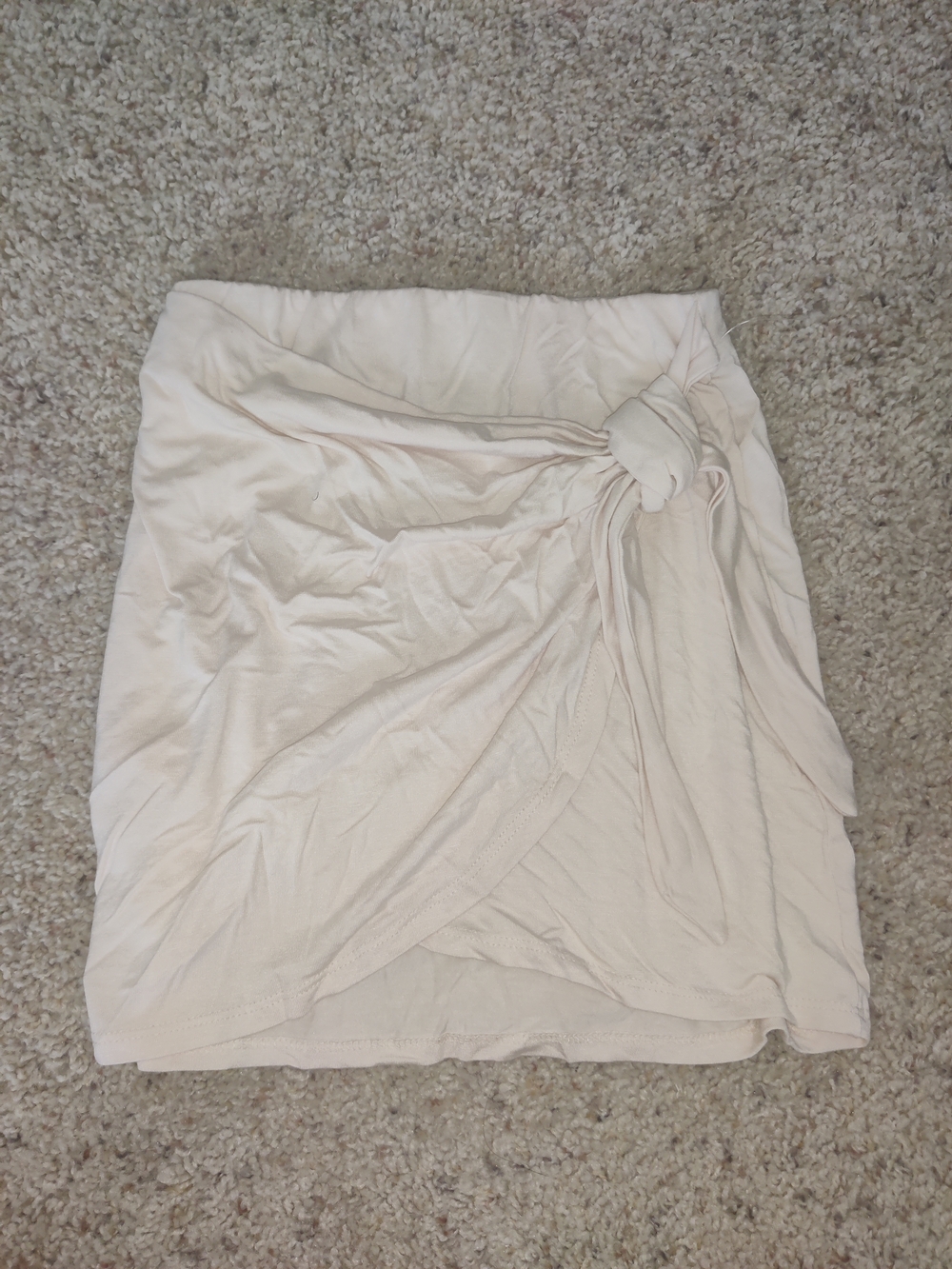 La Hearts Light Cream Knot-Front Mini Skirt